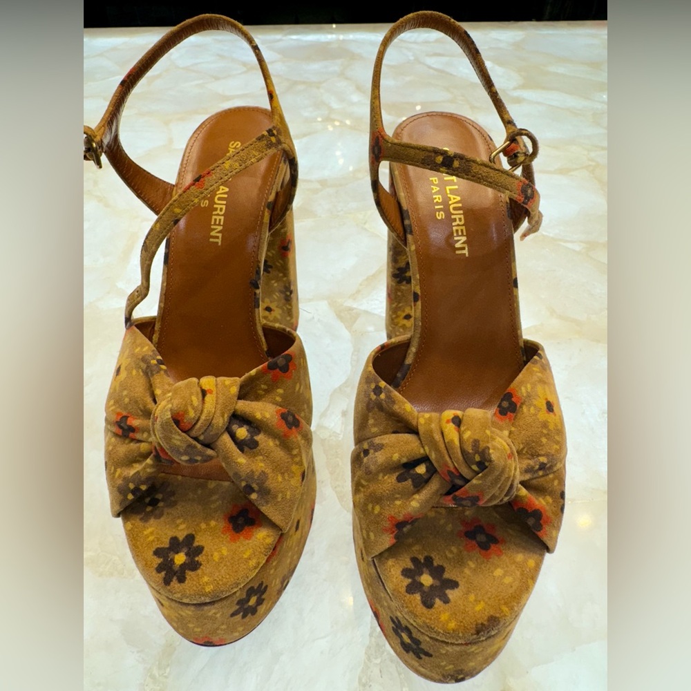 YSL BIANCA PLATFORM SANDALS IN SMOOTH LEATHER.
Like New